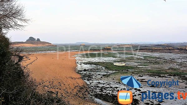 Plage de Traezh Coalen à marée basse à Lanmodez - Bretagne